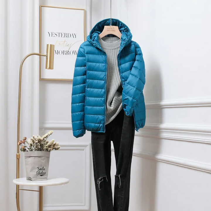 Gudrun | Damen Winterjacke mit Kapuze und Reißverschluss