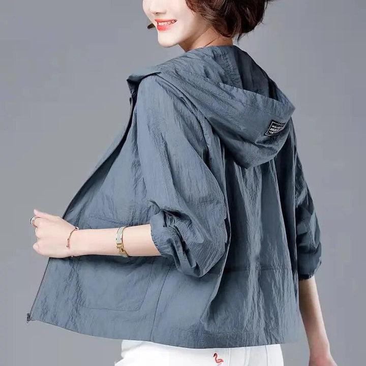 Beatrice | Damen lässige kurze Jacke mit Kapuze und Reißverschluss