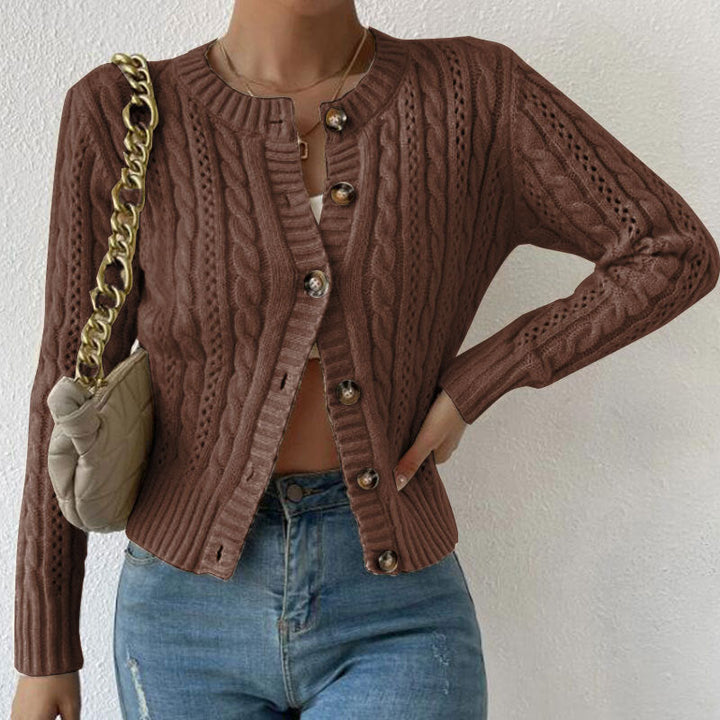 Elfriede | Damen Zopfmuster Strickjacke mit Knopfleiste