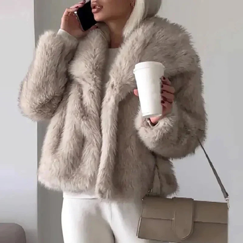 Doris | Damen Gemütliche Kurze Winterjacke aus Kunstfell