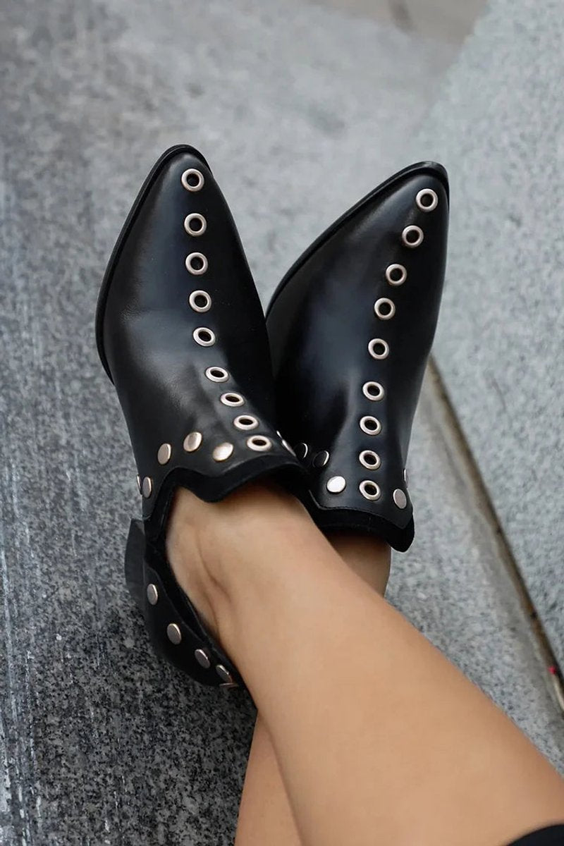 Damen Ankle Boots Schwarz Spitz Genietet Blockabsatz