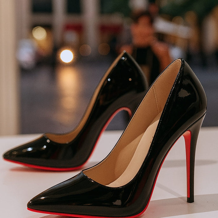 Damen Klassische Stiletto-Pumps spitzer zulaufender Zehenpartie Lackleder - Schwarz
