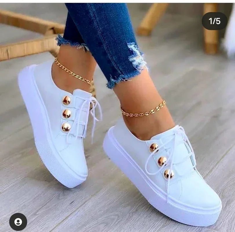 Damen Orthopädische Plateau-Sneaker mit Schnürung und Goldnieten - White (Almost sold out!)