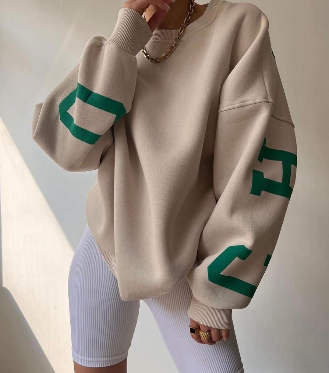 Damen Oversized Varsity-Print Fleece-Sweatshirt mit Rundhalsausschnitt - Khaki