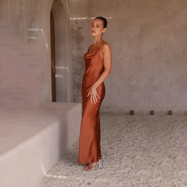 Damen Satin Maxikleid rückenfrei mit Schlitz figurbetont